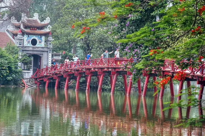 Đền Ngọc Sơn huyền thoại soi b&oacute;ng hồ Gươm H&agrave; Nội 3
