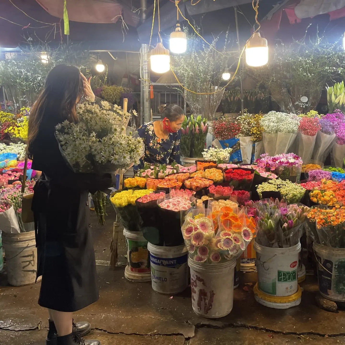 Gh&eacute; Chợ hoa Quảng B&aacute; để trải nghiệm nếp sống th&uacute; vị giữa l&ograve;ng thủ đ&ocirc; 6