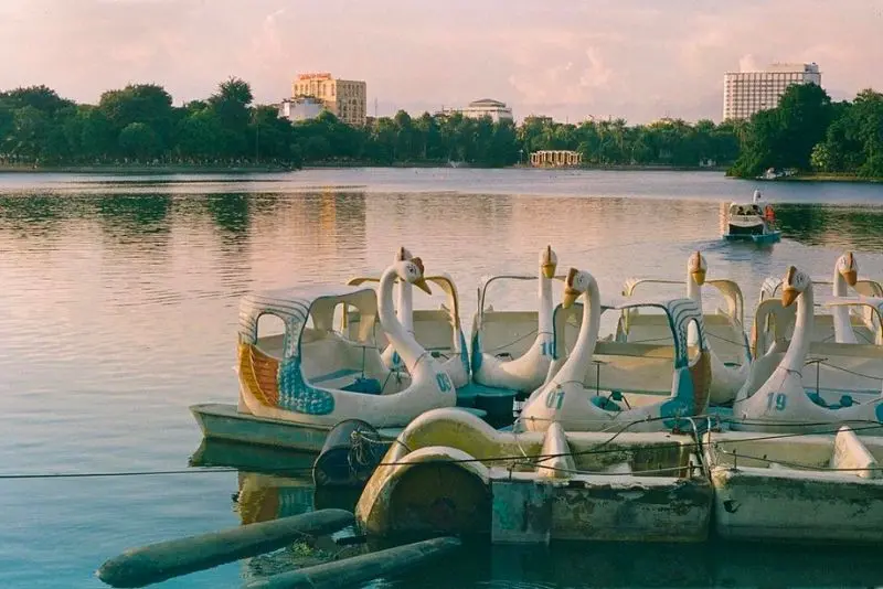 Gh&eacute; c&ocirc;ng vi&ecirc;n Thống Nhất dạo chơi trong l&aacute; phổi xanh của Thủ đ&ocirc; 6