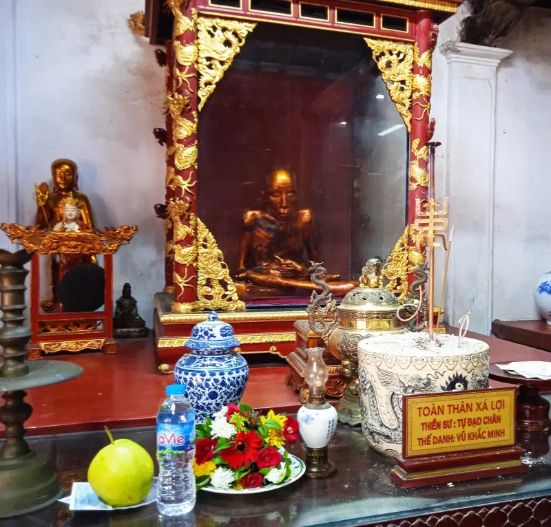 Gh&eacute; thăm ch&ugrave;a Đậu linh thi&ecirc;ng, cổ k&iacute;nh hơn 2000 năm tuổi 7