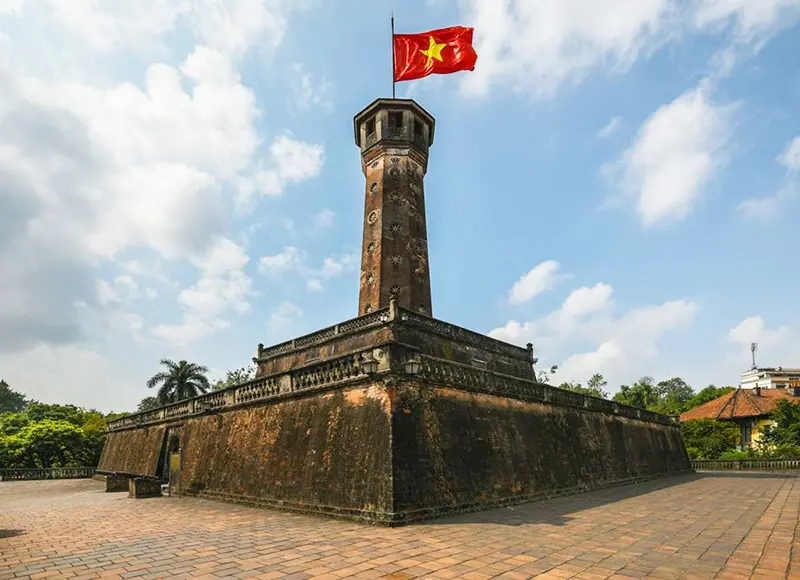 Gh&eacute; thăm Cột cờ H&agrave; Nội, biểu tượng lịch sử của mảnh đất Thủ đ&ocirc; 2