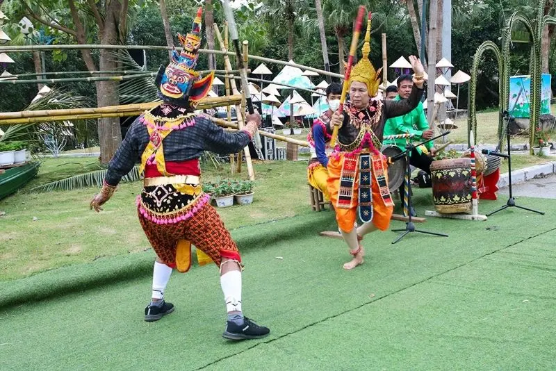 H&agrave;nh tr&igrave;nh kh&aacute;m ph&aacute; L&agrave;ng văn h&oacute;a c&aacute;c d&acirc;n tộc Việt Nam 4