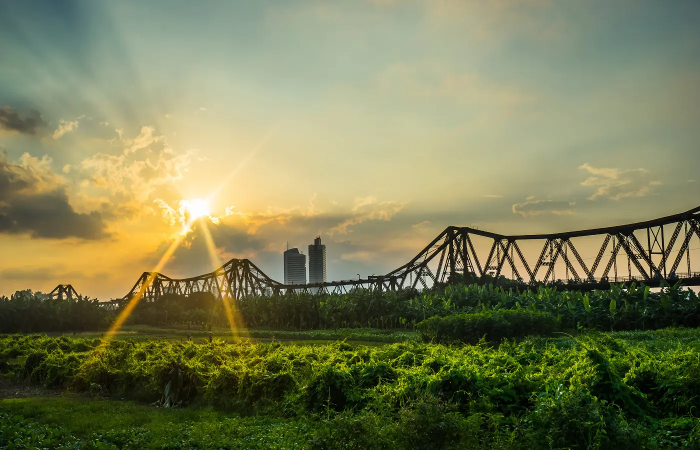 Kh&aacute;m ph&aacute; cầu Long Bi&ecirc;n - Biểu tượng văn h&oacute;a, lịch sử của H&agrave; Nội 2