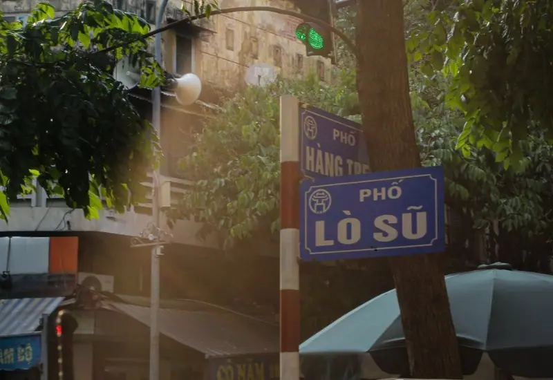 Kh&aacute;m ph&aacute; phố L&ograve; Sũ: địa điểm check - in si&ecirc;u hot tại H&agrave; Nội 2