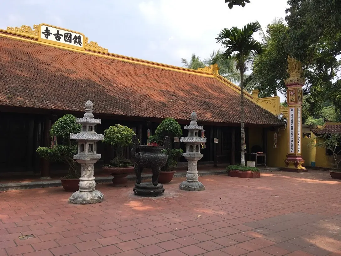 Kh&aacute;m ph&aacute; top 5 ng&ocirc;i ch&ugrave;a cầu duy&ecirc;n ở H&agrave; Nội 2