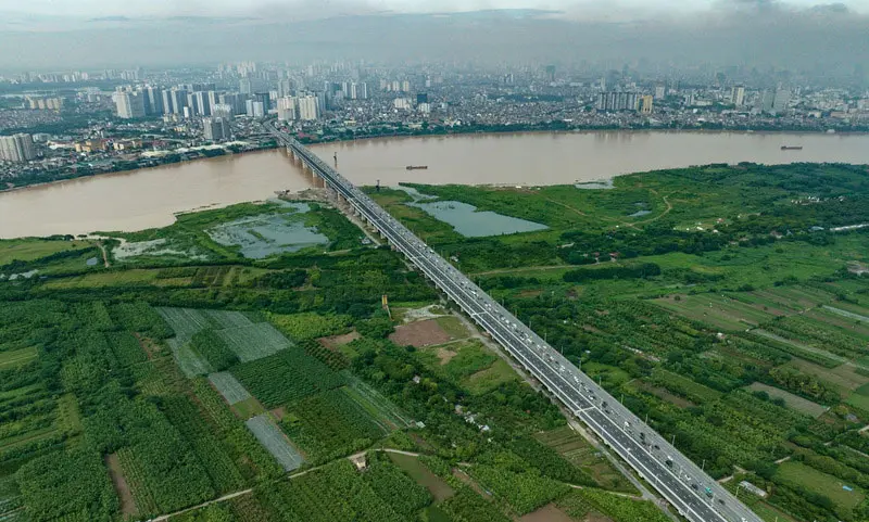 Kh&aacute;m ph&aacute; vẻ đẹp rực rỡ về đ&ecirc;m của cầu Vĩnh Tuy 4