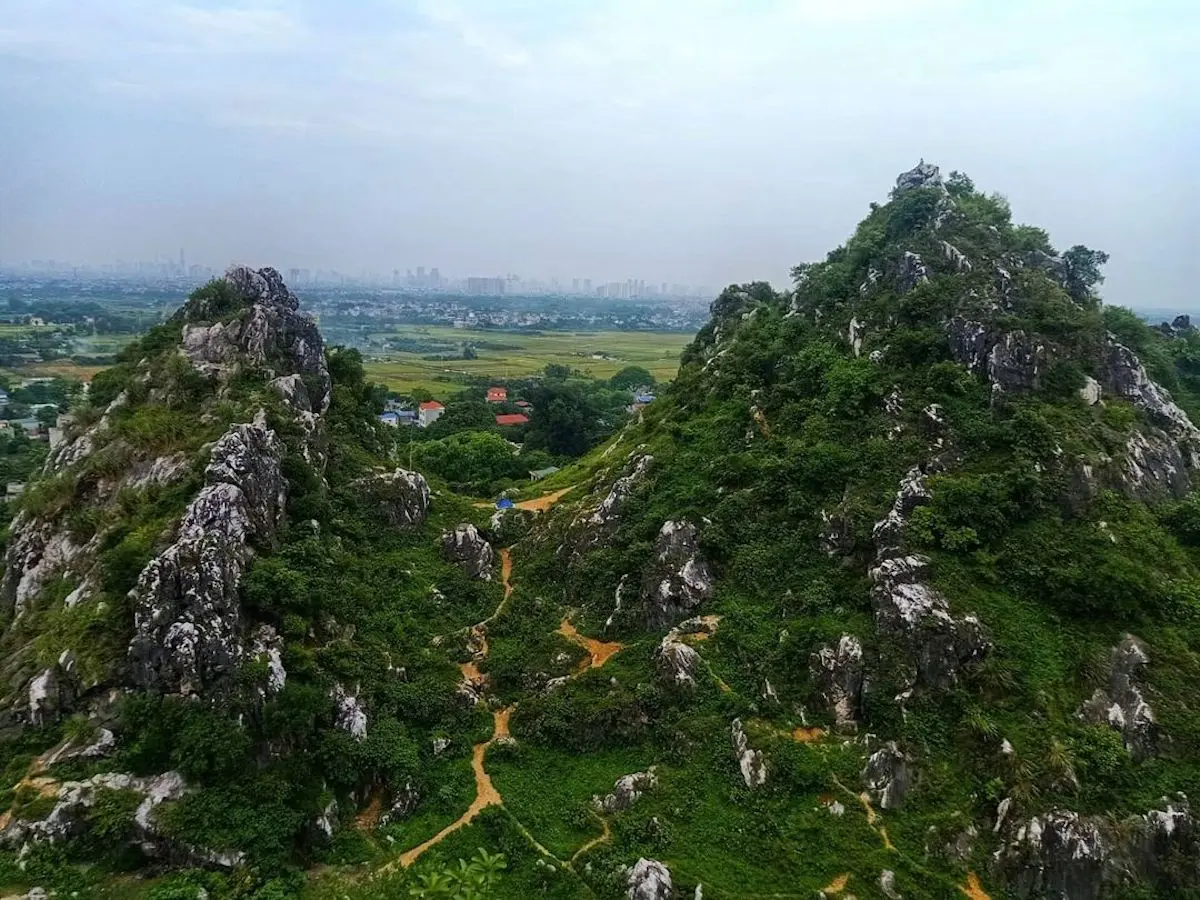 Kinh nghiệm tham quan n&uacute;i Trầm Chương Mỹ 's&aacute;t n&aacute;ch' H&agrave; Nội 5