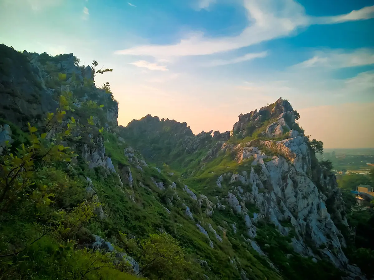 Kinh nghiệm tham quan n&uacute;i Trầm Chương Mỹ 's&aacute;t n&aacute;ch' H&agrave; Nội 7