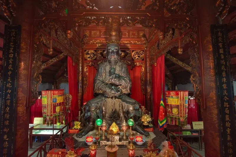 Linh thi&ecirc;ng đ&ecirc;̀n Quán Thánh trấn giữ ph&iacute;a Bắc th&agrave;nh Thăng Long 6