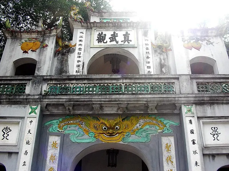 Linh thi&ecirc;ng đ&ecirc;̀n Quán Thánh trấn giữ ph&iacute;a Bắc th&agrave;nh Thăng Long 8