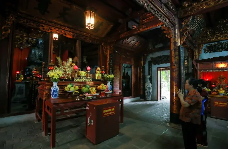 Linh thi&ecirc;ng đ&ecirc;̀n Quán Thánh trấn giữ ph&iacute;a Bắc th&agrave;nh Thăng Long 10
