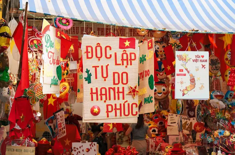 Lung linh Phố H&agrave;ng M&atilde; - Nơi &aacute;nh đ&egrave;n chưa bao giờ tắt v&agrave;o những dịp lễ, Tết 3