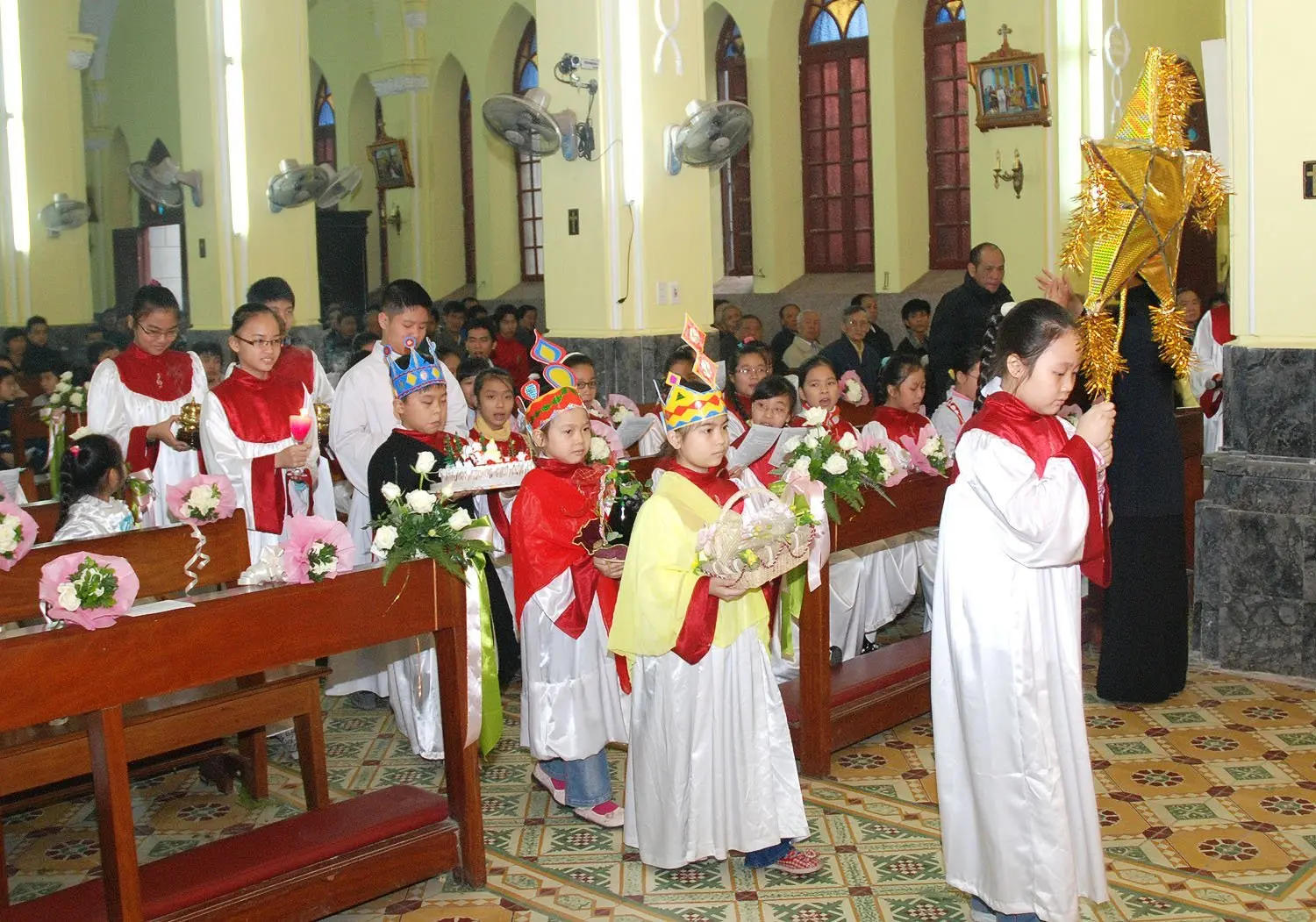 Nh&agrave; thờ H&agrave;m Long - Chi&ecirc;m ngưỡng kiến tr&uacute;c độc đ&aacute;o giữa l&ograve;ng thủ đ&ocirc; 7