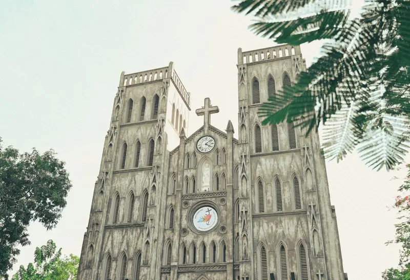 Nh&agrave; thờ lớn H&agrave; Nội với kiến tr&uacute;c Gothic nổi bật giữa l&ograve;ng thủ đ&ocirc; 2