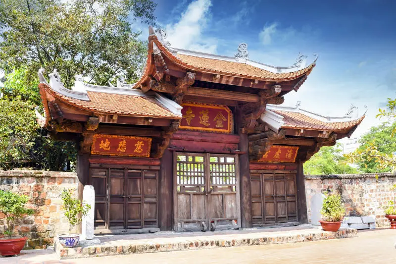 Tham quan ch&ugrave;a Kim Li&ecirc;n cổ k&iacute;nh, uy nghi giữa l&ograve;ng H&agrave; Nội 12