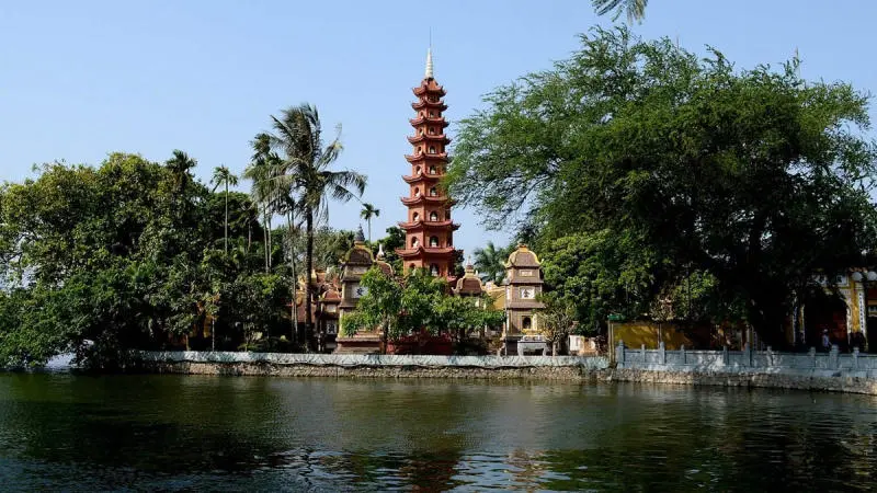 Tham quan ch&ugrave;a Kim Li&ecirc;n cổ k&iacute;nh, uy nghi giữa l&ograve;ng H&agrave; Nội 7