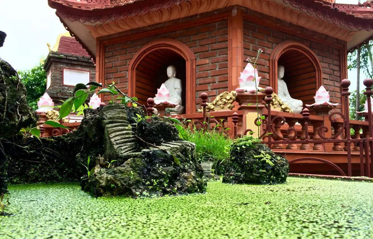Tham quan ch&ugrave;a Trấn Quốc ng&agrave;n năm tuổi b&ecirc;n hồ T&acirc;y 11