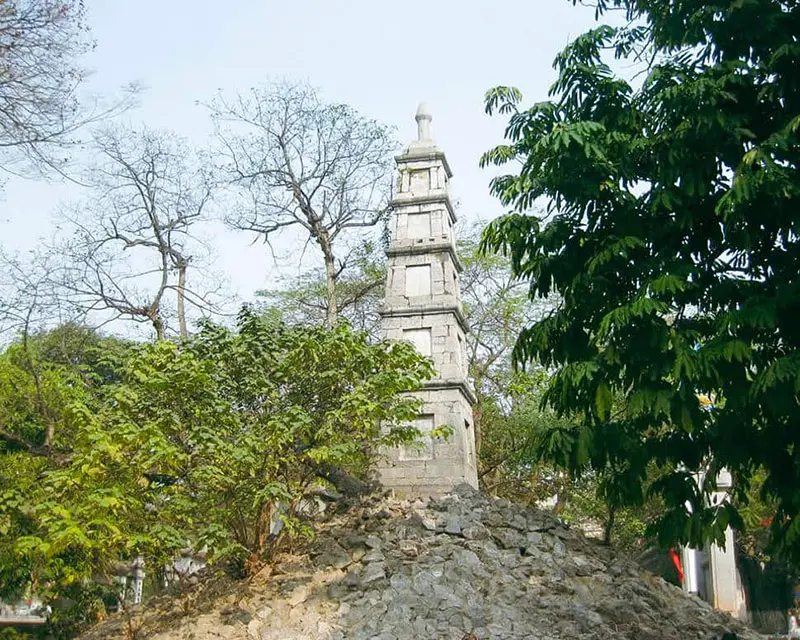 Tham quan đền Ngọc Sơn, chi&ecirc;m nghiệm vẻ đẹp t&acirc;m linh l&acirc;u đời 7