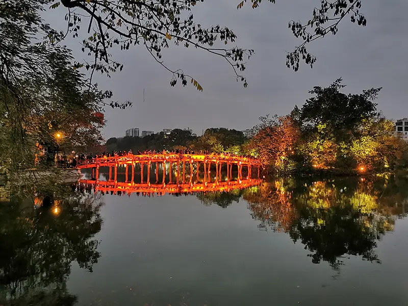 Tham quan đền Ngọc Sơn, chi&ecirc;m nghiệm vẻ đẹp t&acirc;m linh l&acirc;u đời 6