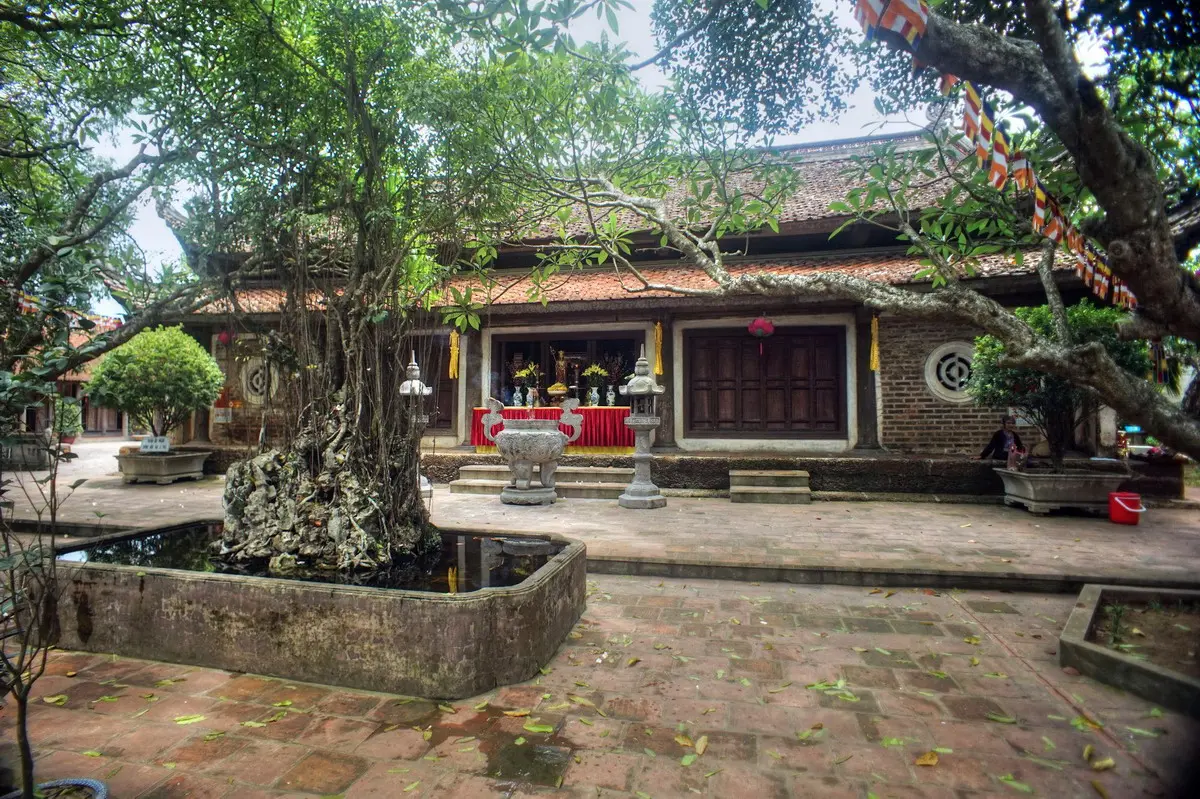Thưởng thức lối kiến tr&uacute;c độc đ&aacute;o với ch&ugrave;a T&acirc;y Phương H&agrave; Nội 4