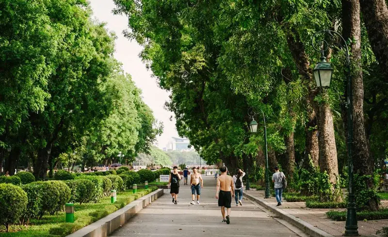 Top 9 c&ocirc;ng vi&ecirc;n c&acirc;y xanh tr&aacute;nh n&oacute;ng cho m&ugrave;a h&egrave; thủ đ&ocirc; 3