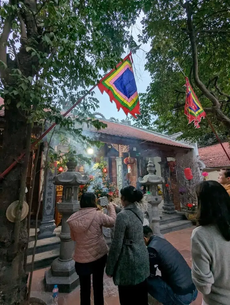 Trải nghiệm đền Ghềnh linh thi&ecirc;ng b&ecirc;n d&ograve;ng s&ocirc;ng Hồng H&agrave; Nội 6