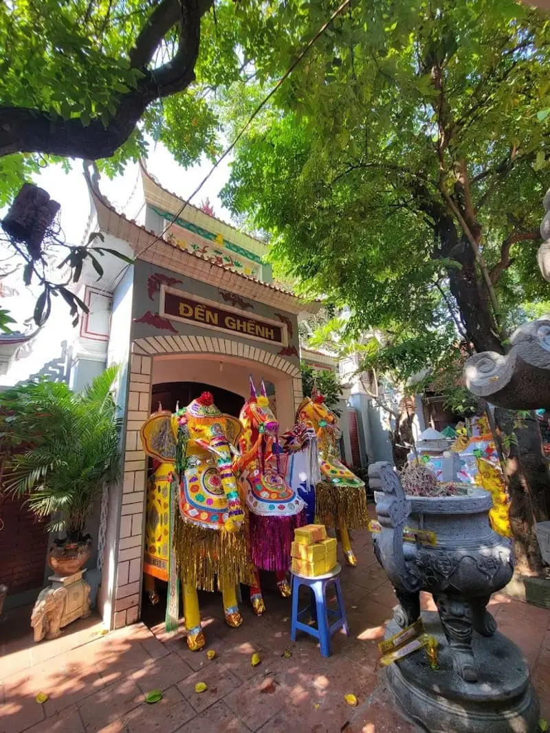 Trải nghiệm đền Ghềnh linh thi&ecirc;ng b&ecirc;n d&ograve;ng s&ocirc;ng Hồng H&agrave; Nội 3