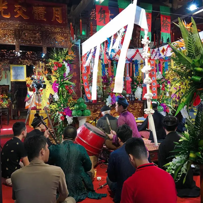 Trải nghiệm đền Ghềnh linh thi&ecirc;ng b&ecirc;n d&ograve;ng s&ocirc;ng Hồng H&agrave; Nội 4