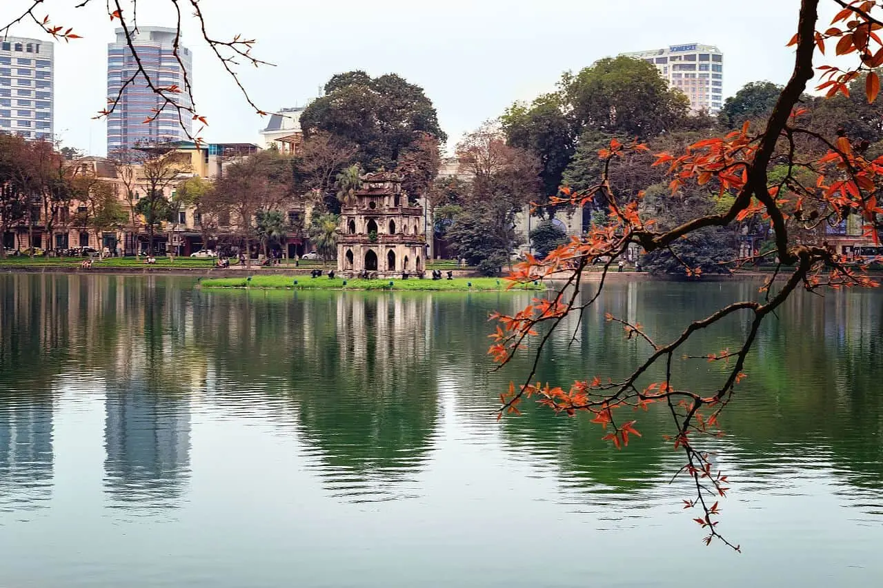 Về thăm Th&aacute;p R&ugrave;a - Biểu tượng du lịch t&acirc;m linh giữa l&ograve;ng H&agrave; Nội 3