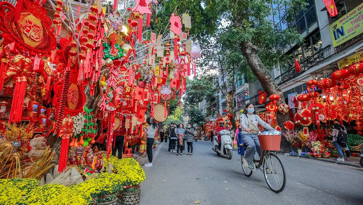 Lung linh Phố Hàng Mã - Nơi ánh đèn chưa bao giờ tắt vào những dịp lễ, Tết