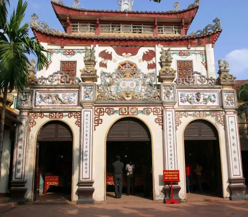 Tham quan Phủ Tây Hồ linh thiêng giữa lòng thủ đô