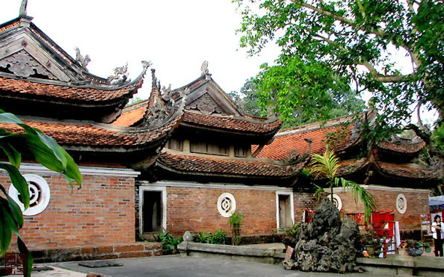 Thưởng thức lối kiến trúc độc đáo với chùa Tây Phương Hà Nội