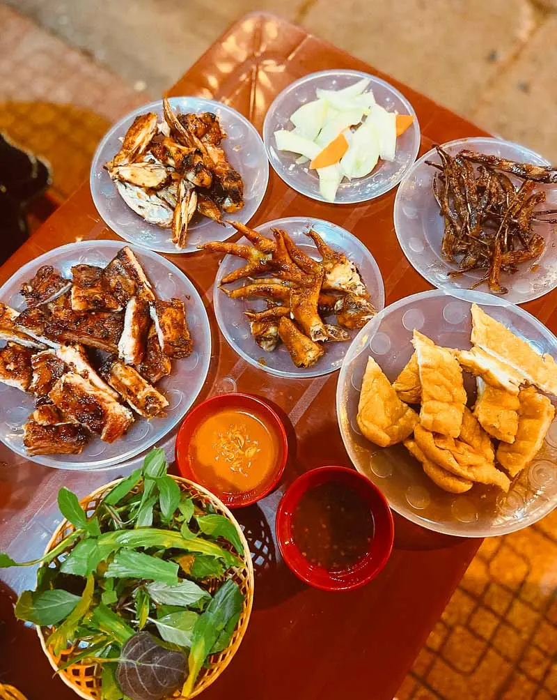 10+ qu&aacute;n ch&acirc;n g&agrave; nướng H&agrave; Nội ngon thần sầu 2