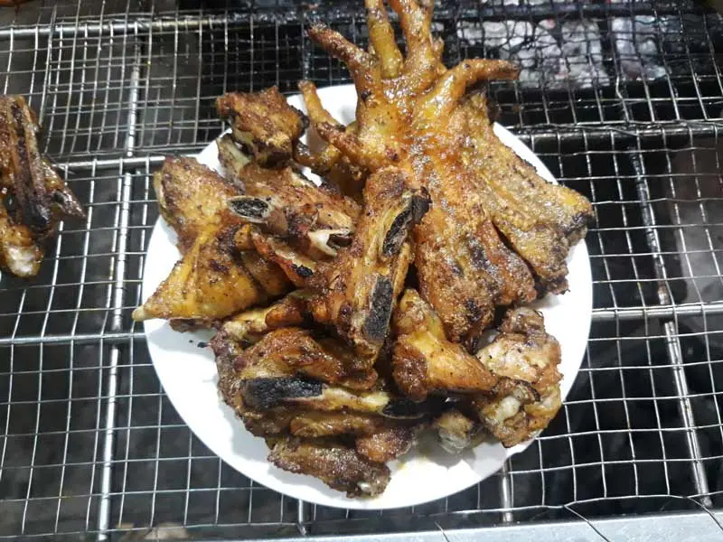 10+ qu&aacute;n ch&acirc;n g&agrave; nướng H&agrave; Nội ngon thần sầu 12