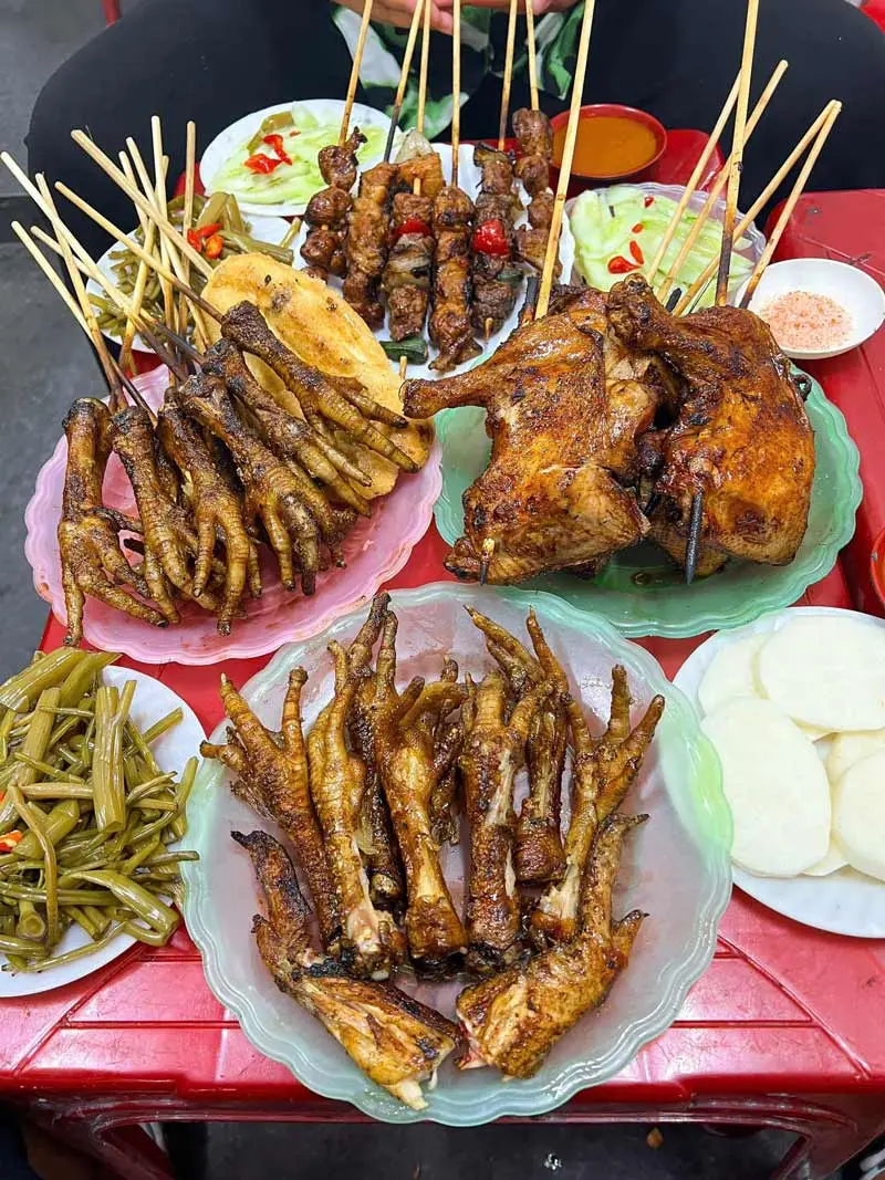 10+ qu&aacute;n ch&acirc;n g&agrave; nướng H&agrave; Nội ngon thần sầu 11