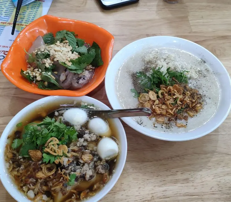 11 quán bánh bột lọc Hà Nội ngon quên lối về 11