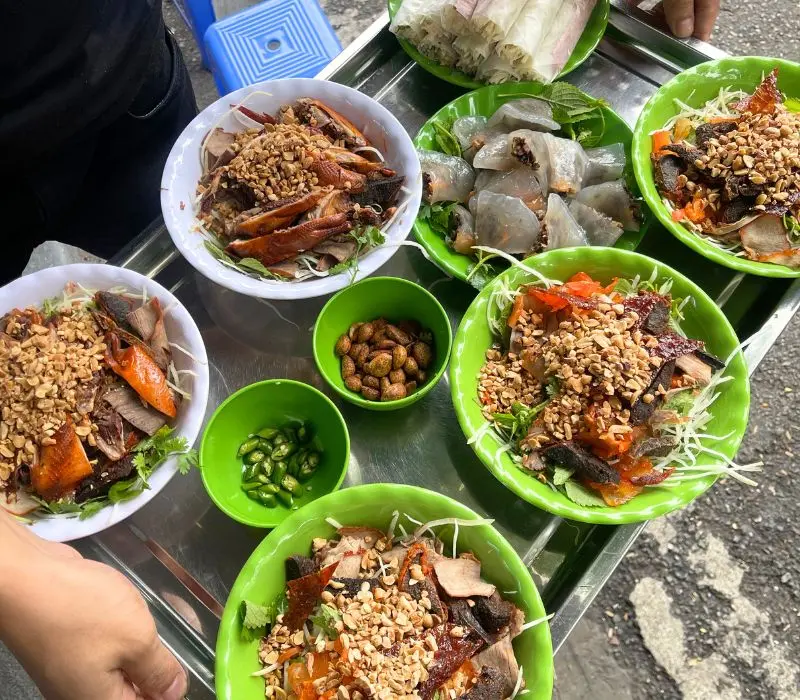 11 quán bánh bột lọc Hà Nội ngon quên lối về 10