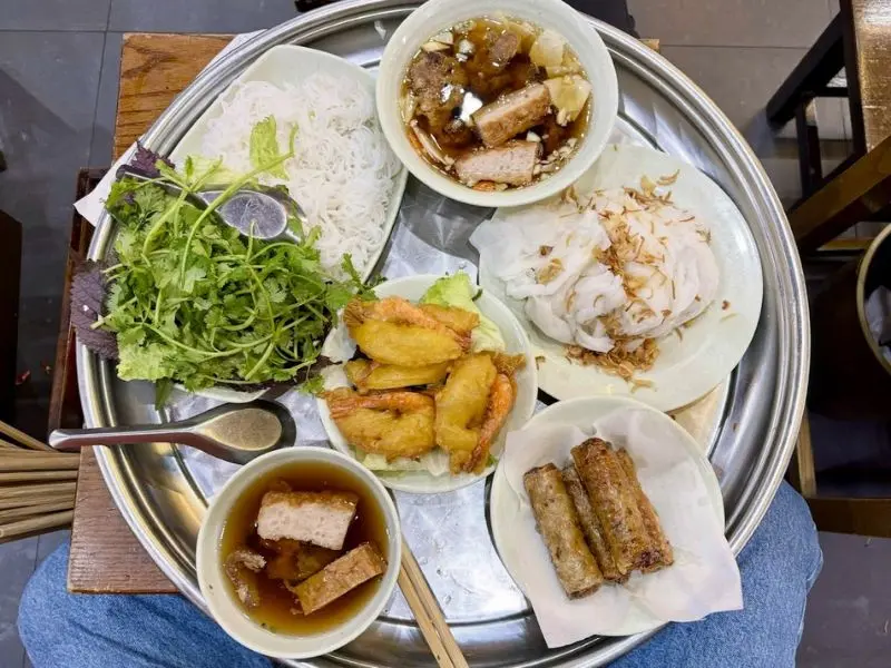 13 qu&aacute;n ăn trưa H&agrave; Nội: Từ nh&agrave; h&agrave;ng sang trọng đến b&igrave;nh d&acirc;n 8