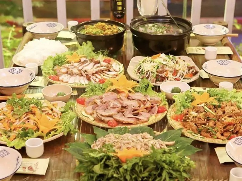 13 qu&aacute;n ăn trưa H&agrave; Nội: Từ nh&agrave; h&agrave;ng sang trọng đến b&igrave;nh d&acirc;n 6