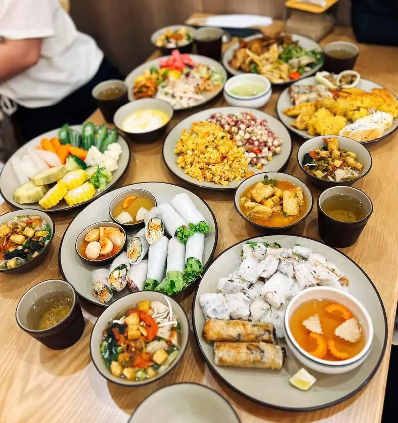 8 qu&aacute;n buffet chay H&agrave; Nội menu đa dạng v&agrave; thanh đạm 2