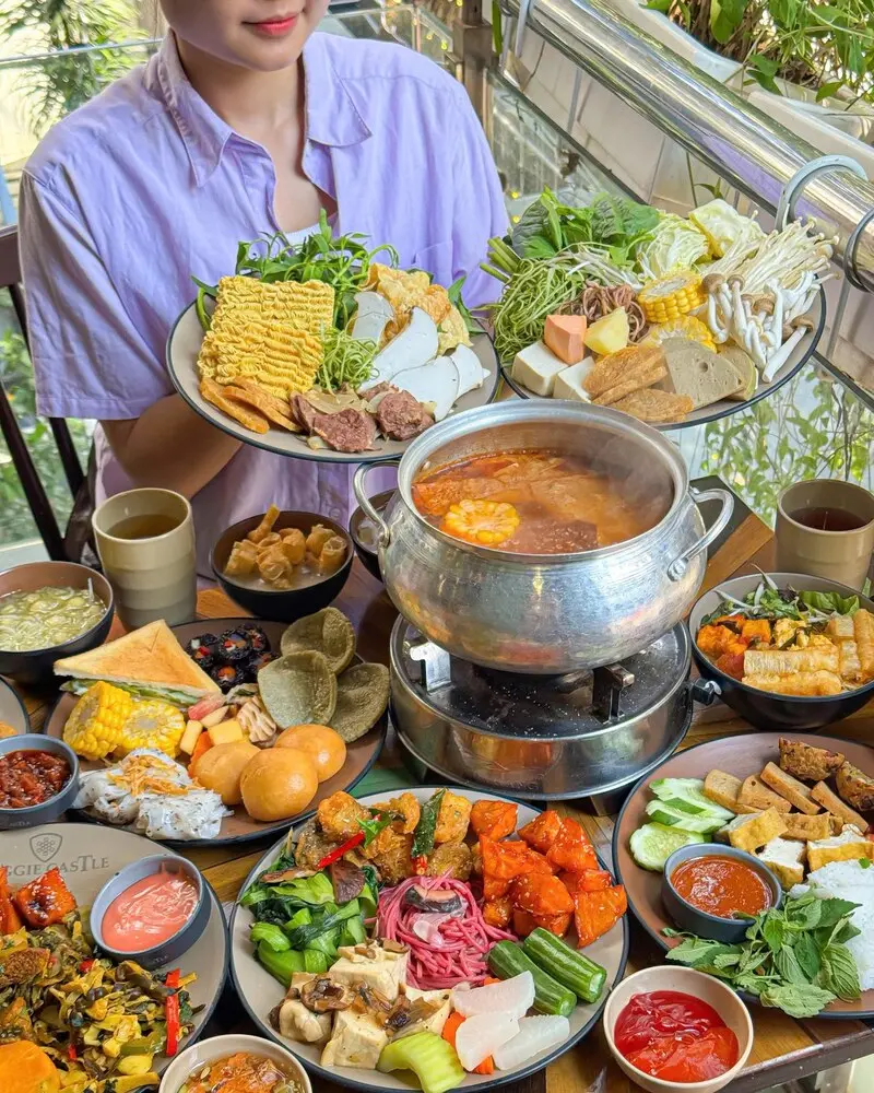 8 qu&aacute;n buffet chay H&agrave; Nội menu đa dạng v&agrave; thanh đạm 8