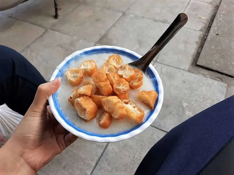 9 qu&aacute;n ch&aacute;o sườn H&agrave; Nội thu h&uacute;t t&iacute;n đồ s&agrave;nh ăn 3