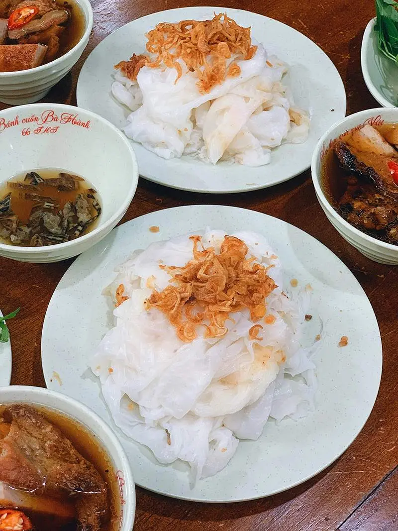 B&aacute;nh cuốn B&agrave; Ho&agrave;nh, h&agrave;ng ăn ng&oacute;t ngh&eacute;t trăm năm tuổi giữa l&ograve;ng thủ đ&ocirc; 6
