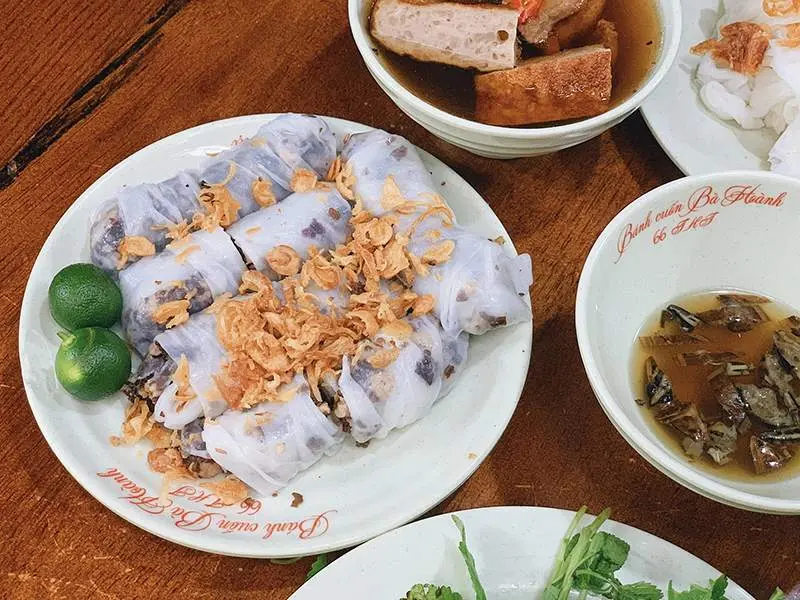 B&aacute;nh cuốn B&agrave; Ho&agrave;nh, h&agrave;ng ăn ng&oacute;t ngh&eacute;t trăm năm tuổi giữa l&ograve;ng thủ đ&ocirc; 5