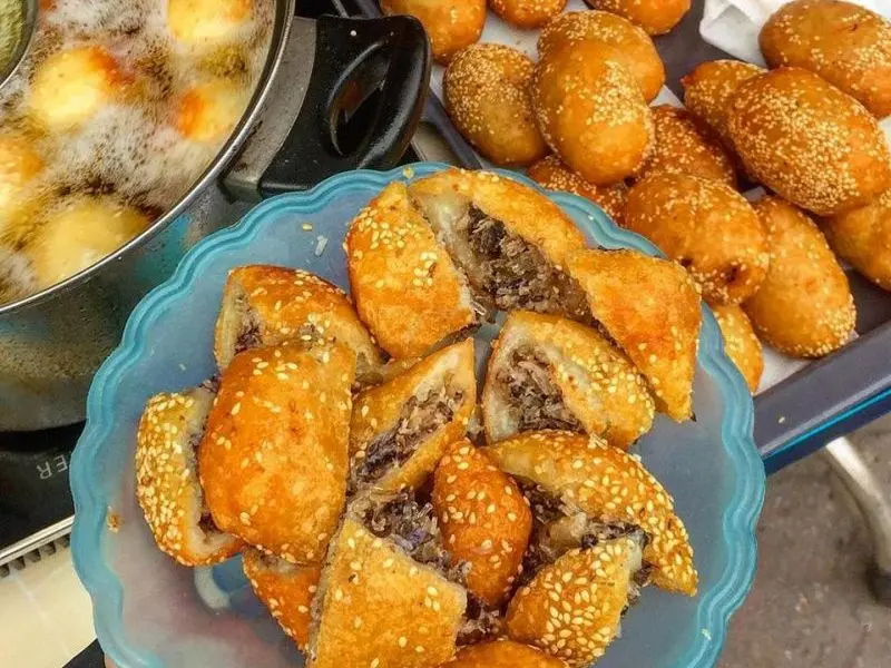 B&aacute;nh r&aacute;n mặn H&agrave; Nội, m&oacute;n ngon b&igrave;nh dị n&iacute;u ch&acirc;n bao người 11