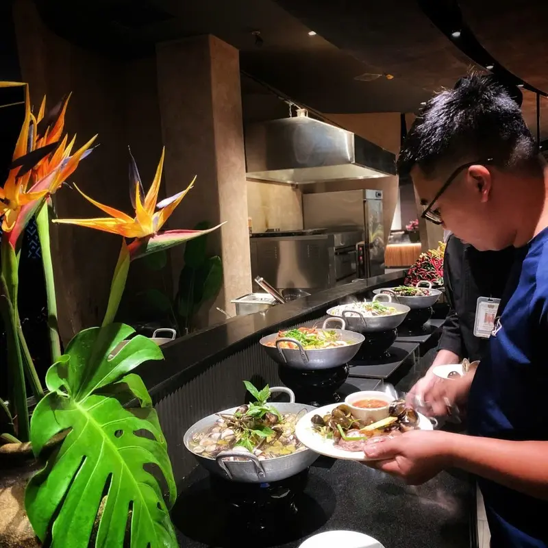 Buffet Sen T&acirc;y Hồ: Biểu tượng ẩm thực b&ecirc;n bờ Hồ T&acirc;y H&agrave; Nội 8