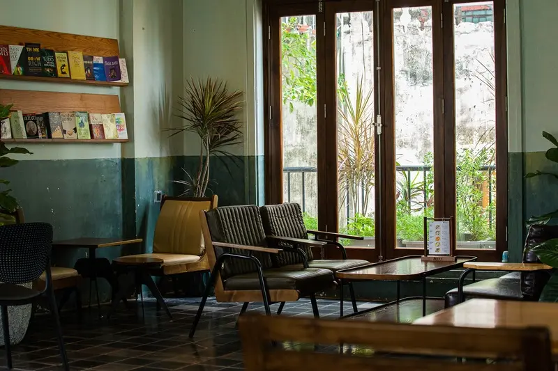 Cafe Hầm Tr&uacute; Ẩn g&oacute;c b&igrave;nh y&ecirc;n n&eacute;p m&igrave;nh giữa l&ograve;ng H&agrave; Nội 4