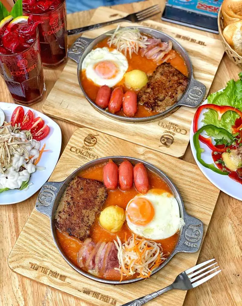 Cột Điện Qu&aacute;n: B&aacute;nh m&igrave; chảo khuynh đảo thế giới ẩm thực H&agrave; Nội 10