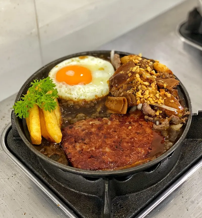 Cột Điện Qu&aacute;n: B&aacute;nh m&igrave; chảo khuynh đảo thế giới ẩm thực H&agrave; Nội 4