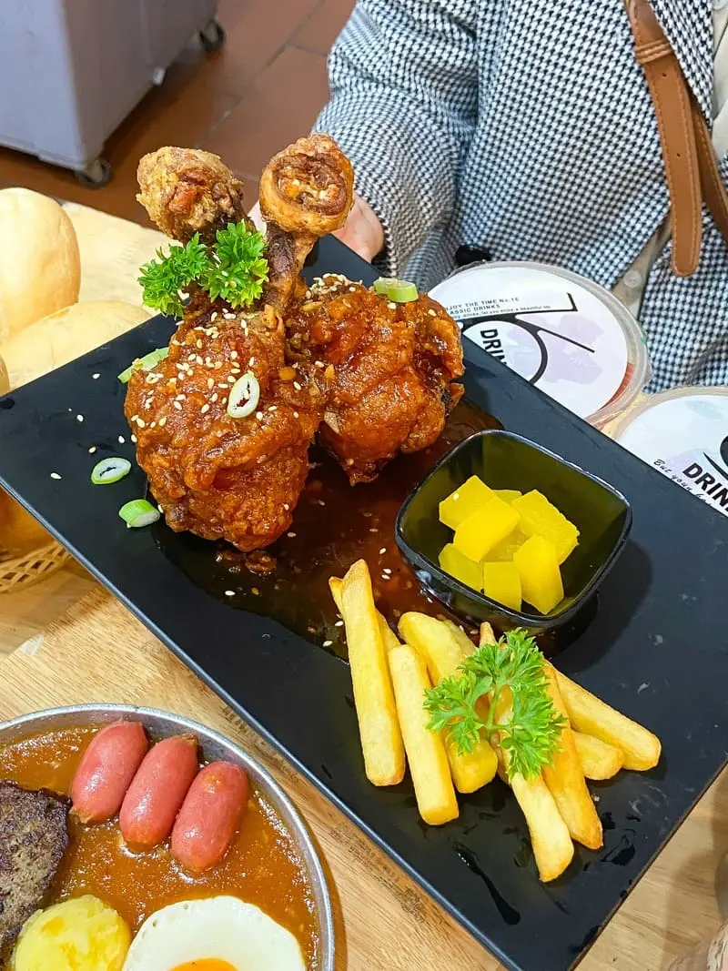Cột Điện Qu&aacute;n: B&aacute;nh m&igrave; chảo khuynh đảo thế giới ẩm thực H&agrave; Nội 7